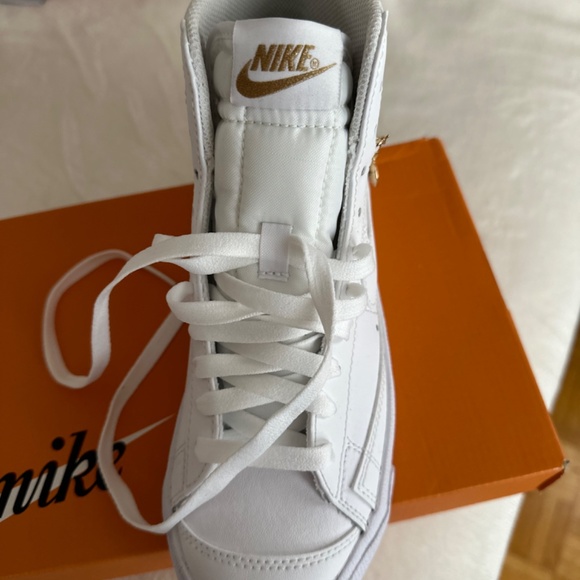 NIKE BLAZER MID - SIZE 6.5 in WMN - Picture 4 of 4